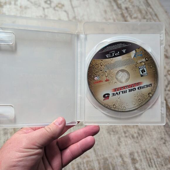 PS3 Dead or Alive 5 Ultimate - Authentic - Picture 3 of 4
